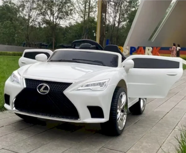 ⁦سيارة كهربائية لكزس بيضاء – تصميم فاخر وأبواب جانبية تفتح 🚗💙⁩ - الصورة ⁦3⁩