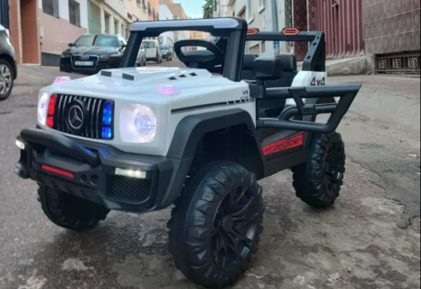 ⁦سيارة كهربائية للأطفال بيضاء – مرسيدس AMG 🔴⚡⁩ - الصورة ⁦4⁩