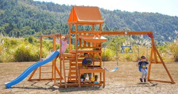 ⁦طقم مرجيحة Gorilla Playground مصنوع من الخشب، يجي مع جدار تسلق للأطفال – لعبة ممتعة وآمنة تحفز الحركة والمرح بالحوش⁩ - الصورة ⁦2⁩